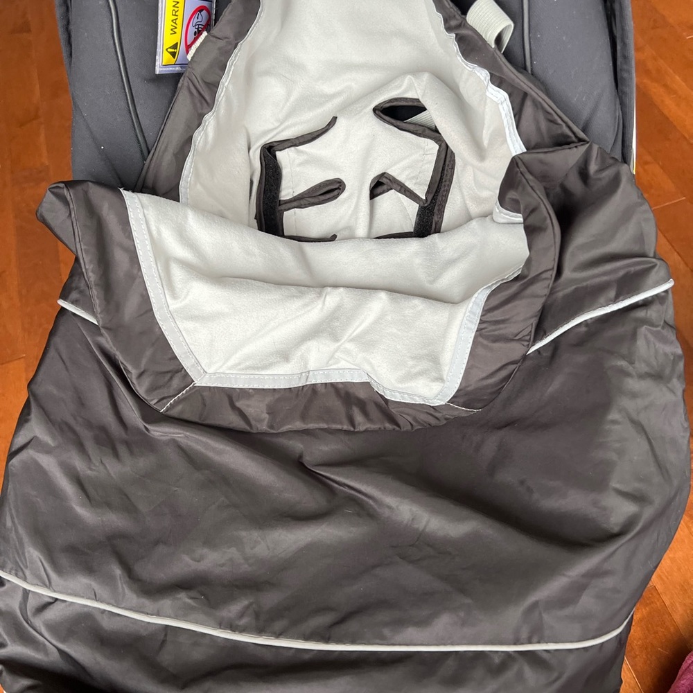 ❌SOLD❌ Carseat envelope. Black. For spring or fall.